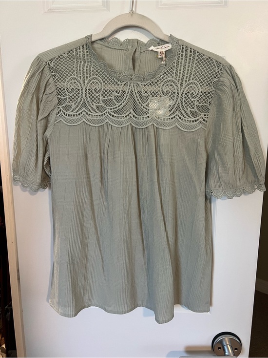 Tops - Sage Lace Yoke Puff Sleeve Top